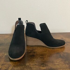 Toms Black Suede Wedge Ankle Boots Size 9W